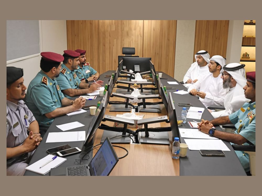 شرطة عجمان تبحث رفع مستوى السلامة المرورية وتوفير بيئة طرق آمنة