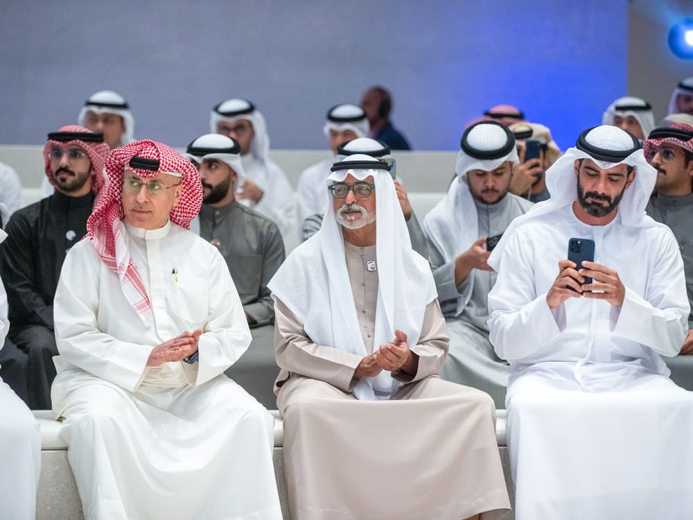 خلال لقائه شباب الكويت والإمارات في متحف زايد الوطني.. نهيان بن مبارك: نعتز بما وهب الله للبلدين من قادة عظماء