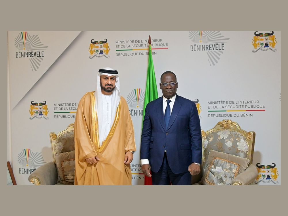 سفير الدولة يلتقي وزير الداخلية والأمن العام في بنين
