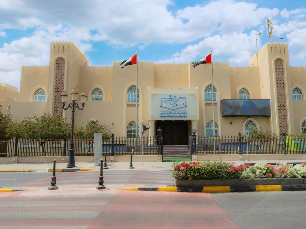 بلدية دبا الحصن ترسخ ثقافة الأداء المستدام لخدمة المجتمع
