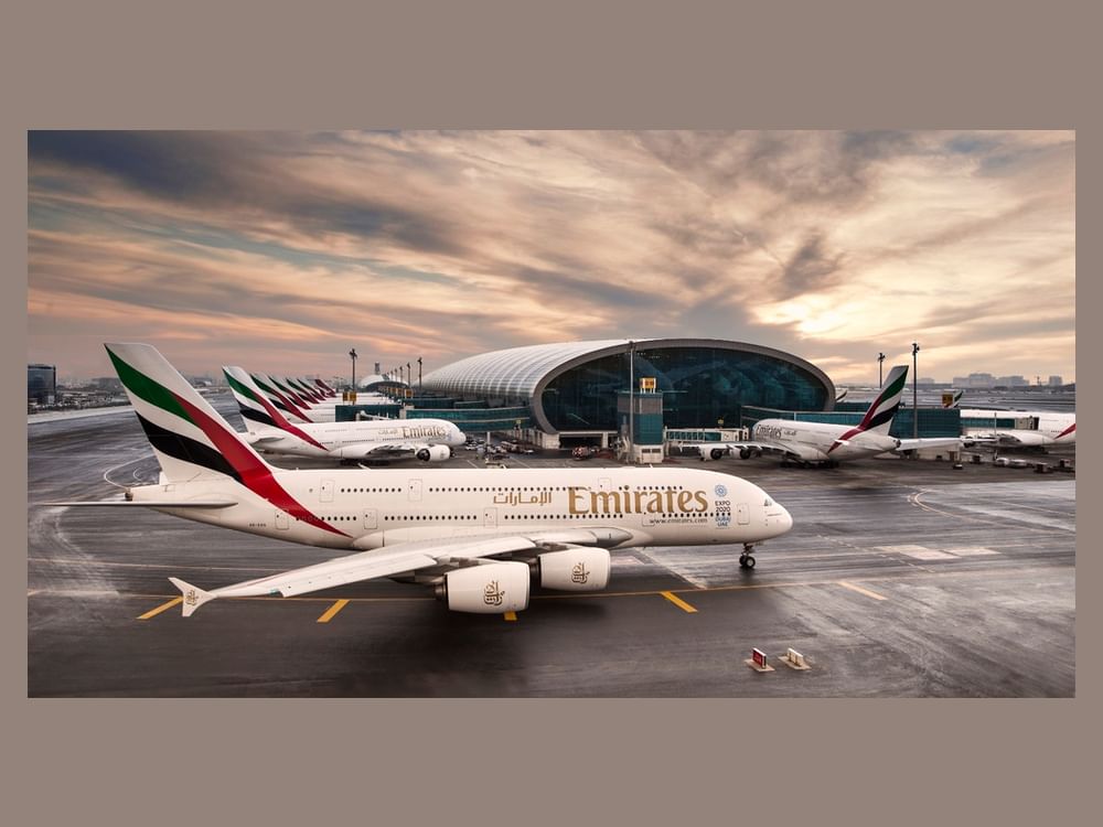 Autoridades aeroportuárias emitem aviso de viagem; Emirates Airlines suspende viagens de Dubai até meia-noite desta quarta-feira