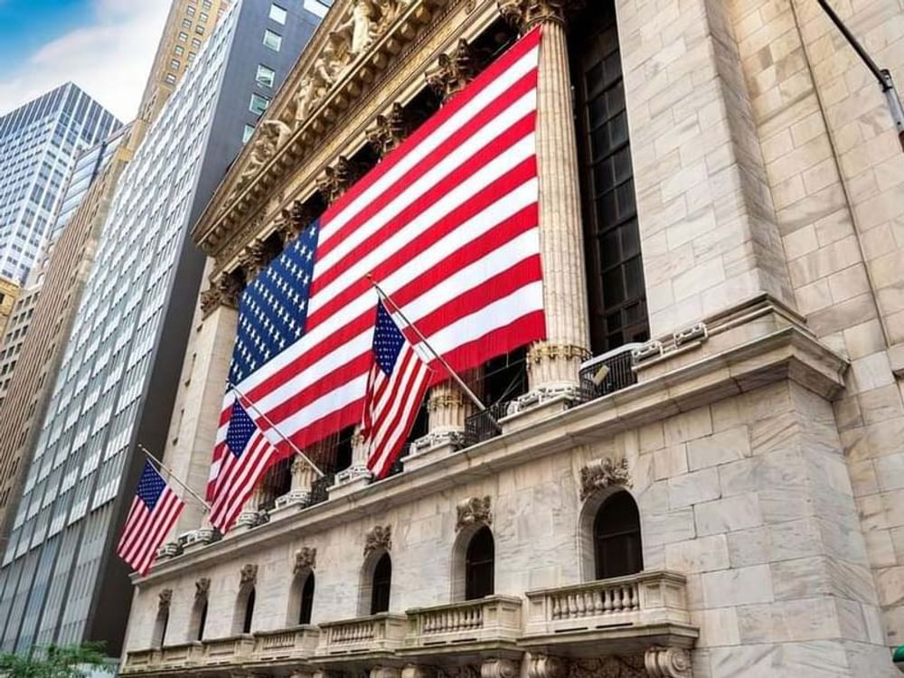 US stocks close higher