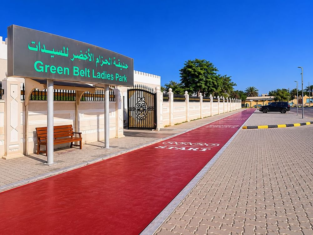 بلدية الشارقة تنجز الممشى المطاطي لحديقة الحزام الأخضر