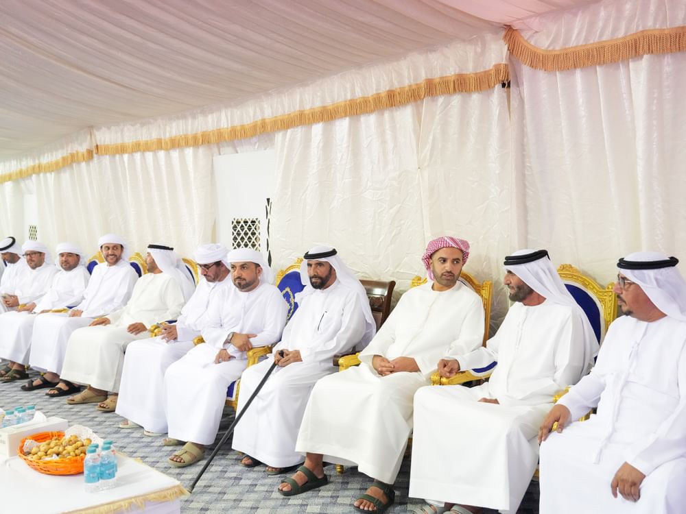 محمد بن سعود يقدم واجب العزاء في وفاة علي مصبح بن كاسب المسافري