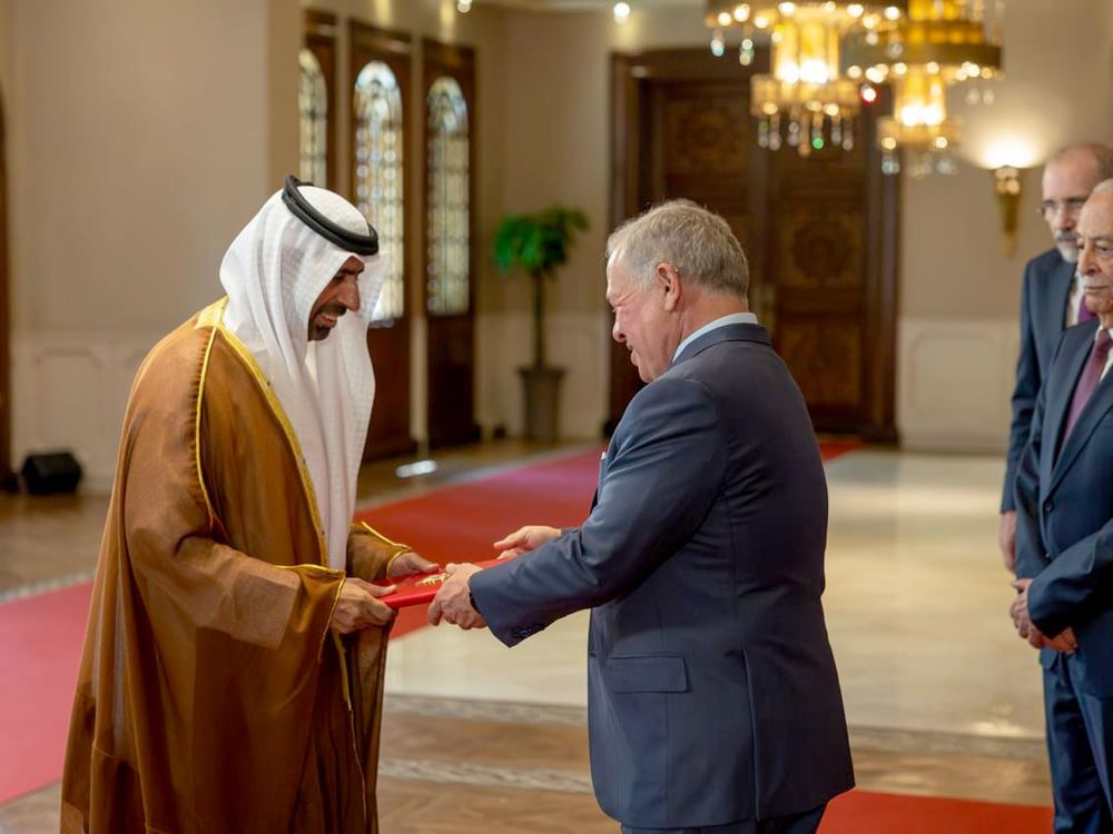 سفير الإمارات يقدم أوراق اعتماده إلى ملك الأردن  