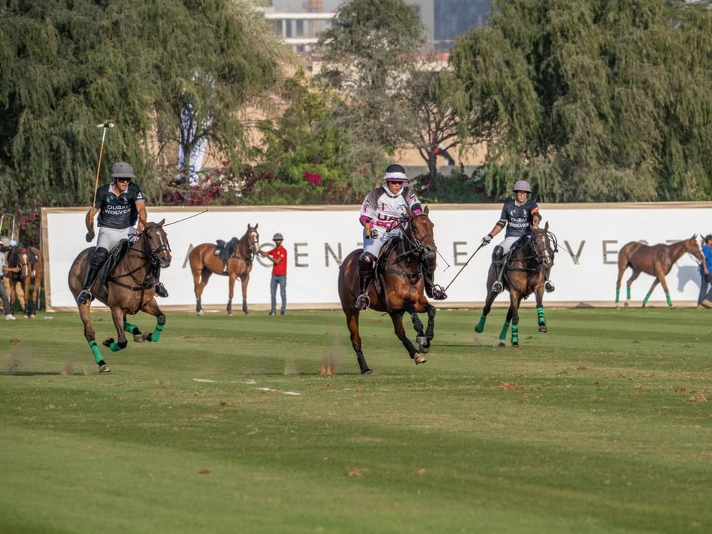 "الإمارات" و"الحبتور" يتأهلان إلى نهائي كأس دبي الفضية للبولو