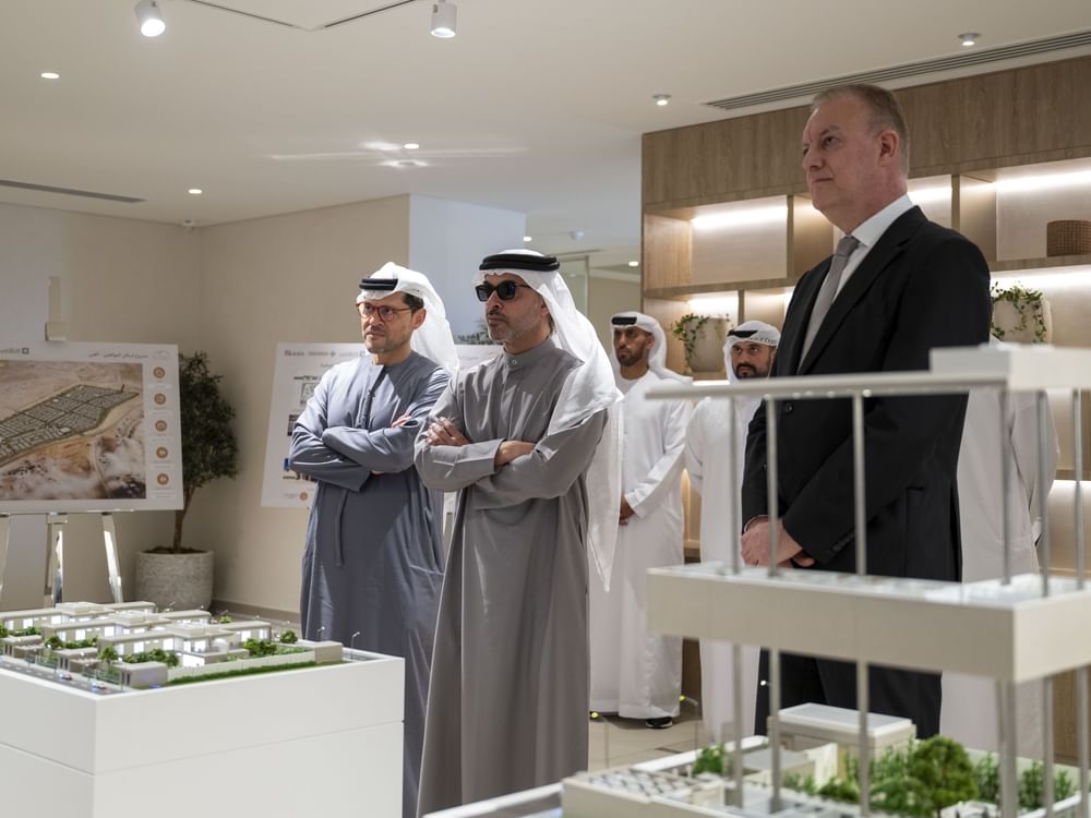 Hazza bin Zayed reviews progress of Al Nabbagh & Al Aamerah housing projects in Al Ain Region