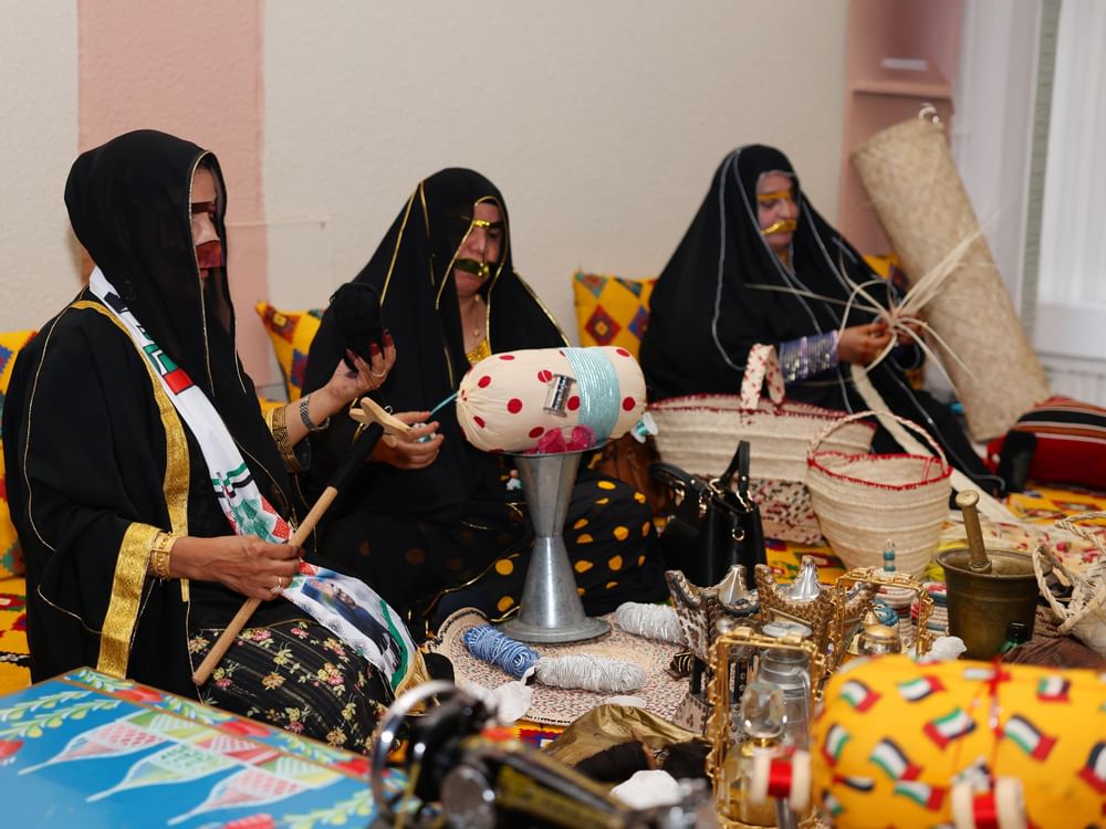 بلدية مدينة العين تطلق فعاليات "سنعنا و هويتنا "