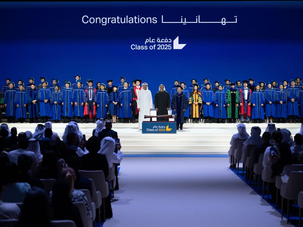 Khaled bin Mohamed bin Zayed participa da cerimônia de formatura de 2025 da Universidade Mohamed bin Zayed de Inteligência Artificial