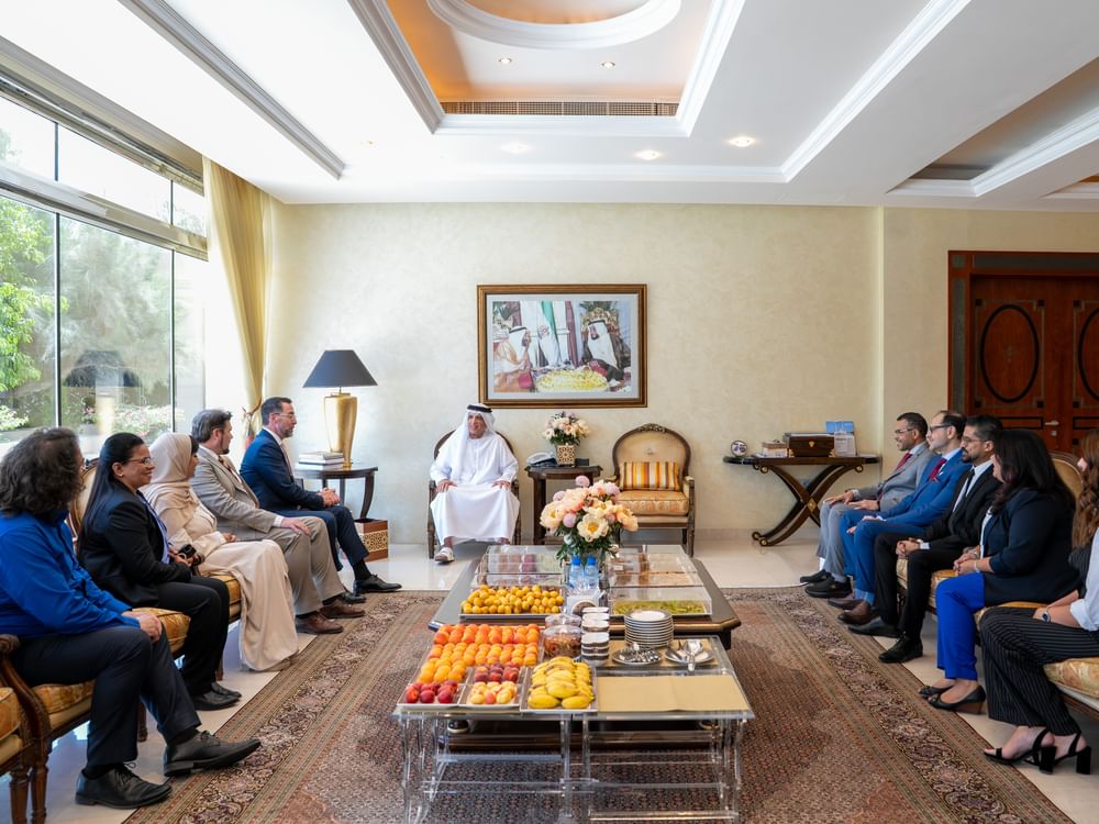 Saud bin Saqr receives Canadian Consul-General, organisers of RAK Terry Fox Run