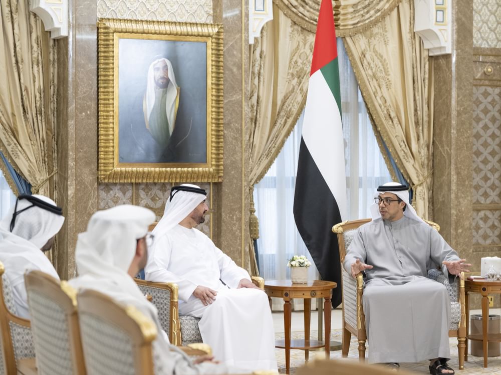 منصور بن زايد يستقبل عبدالله بن سالم القاسمي 