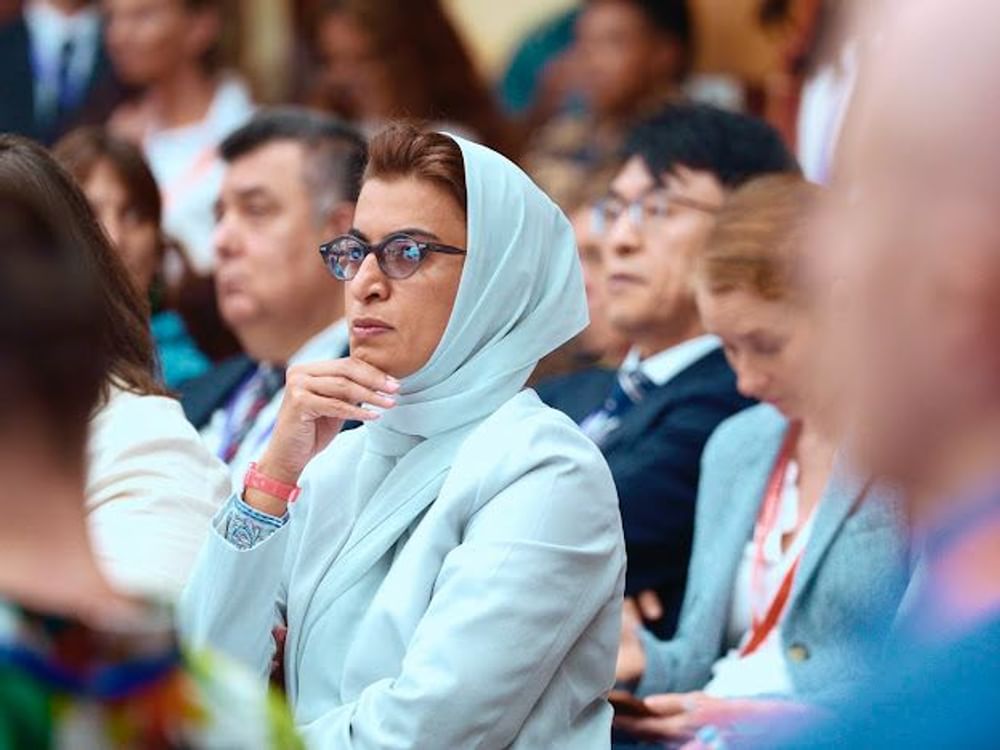 نورة الكعبي تشارك في الاجتماع الخامس والخمسين لقادة منتدى جزر المحيط الهادئ