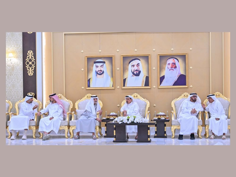 حاكم عجمان وولي عهده يواصلان استقبال المهنئين بعيد الأضحى المبارك