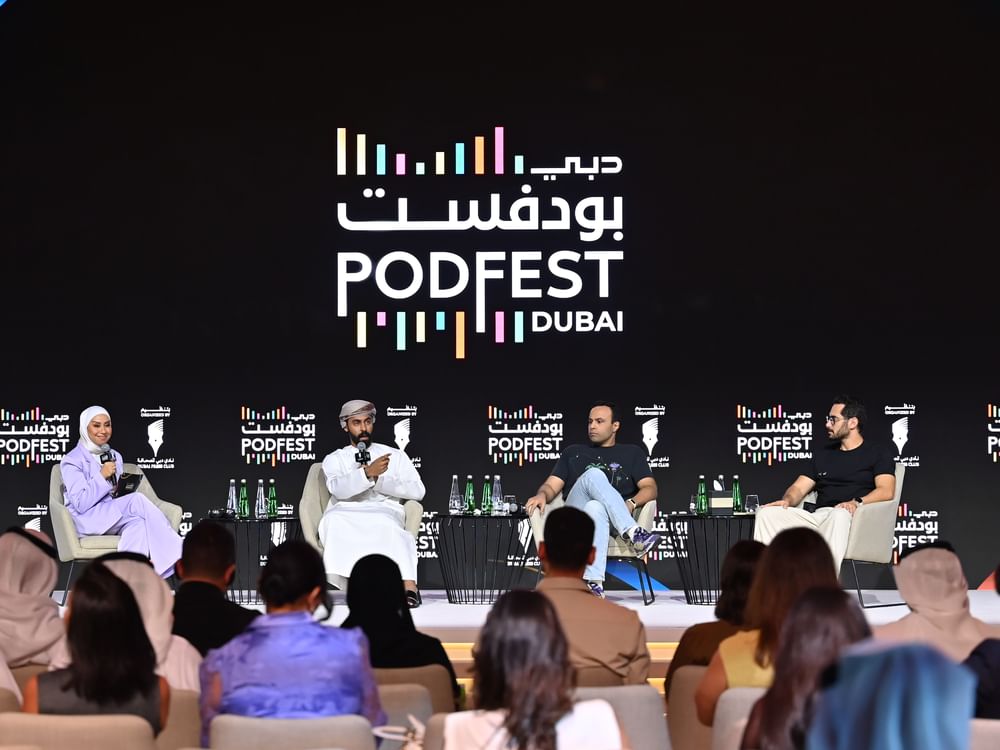 "دبي بودفست" يبحث أثر البث المباشر في صناعة البودكاست