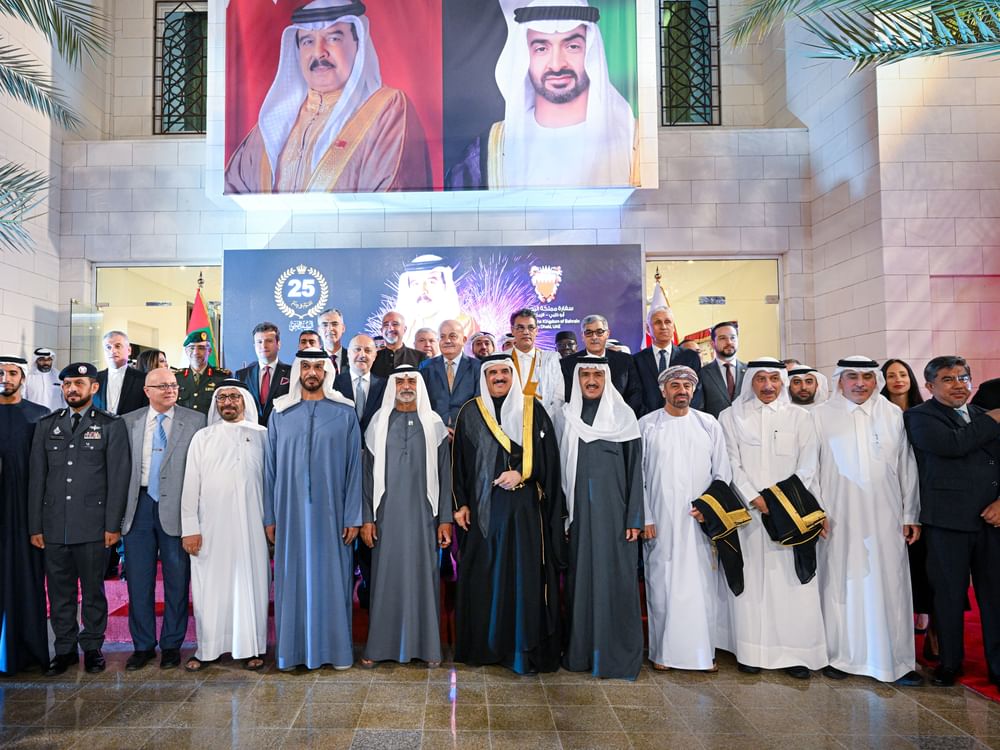 Nahyan bin Mubarak participa de recepção do Dia Nacional da Embaixada do Bahrein