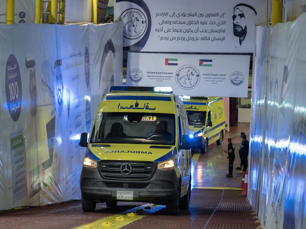 ضمن عملية "الفارس الشهم 3".. المستشفى الإماراتي العائم في العريش يستقبل 12 حالة جديدة من قطاع غزة 