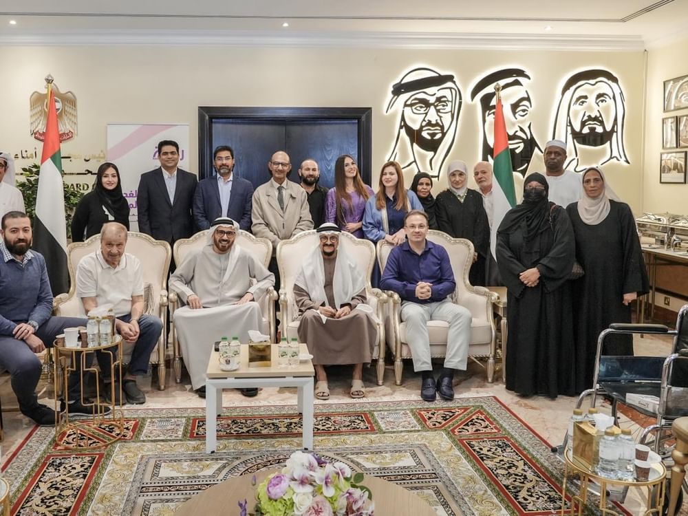 جمعية "رحمة" تكرم محسنا أسهم في علاج مرضى السرطان المحتاجين