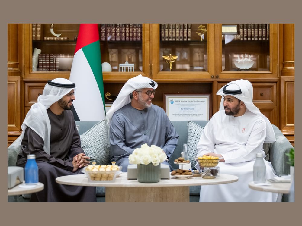 حمدان بن زايد يقف على سير برامج الهلال الأحمر الرمضانية داخل الدولة وخارجها