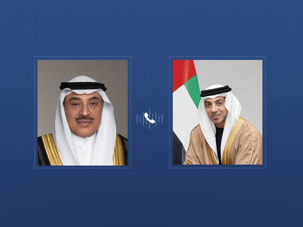 Mansour bin Zayed y el príncipe heredero de Kuwait abordan la situación regional en una llamada telefónica