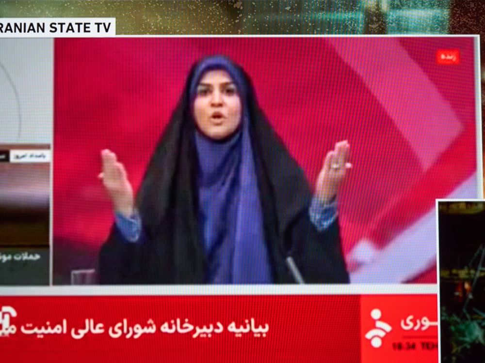 تعرض مقر التلفزيون الإيراني لهجوم إسرائيلي.. وتمديد تعليق جميع الرحلات الجوية
