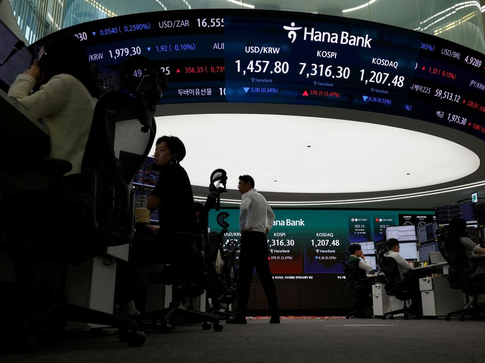 KOSPI slumps over 8% Monday