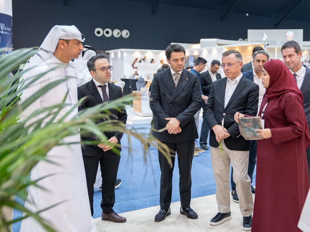 وفد من السفراء المعتمدين لدى الدولة يزور مهرجان ليوا للرطب