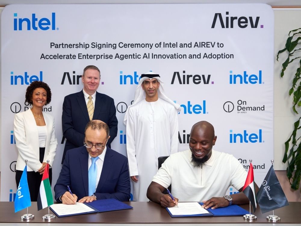 "إنتل" و"AIREV" الإماراتية تتعاونان لتسريع ابتكار واعتماد الذكاء الاصطناعي الوكيل