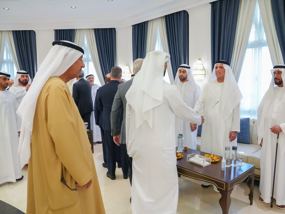 سعود بن صقر يقدم واجب العزاء في وفاة الشيخ سلطان بن صقر القاسمي