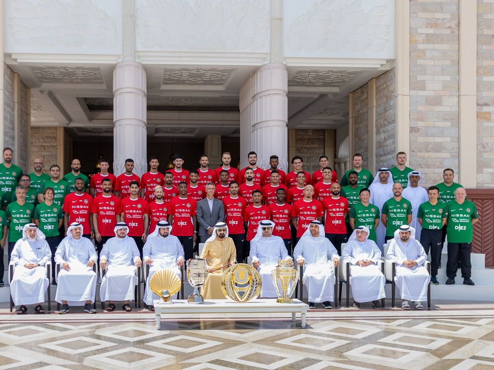 Governante de Dubai homenageia equipe do Shabab Al Ahli após temporada histórica com quatro títulos