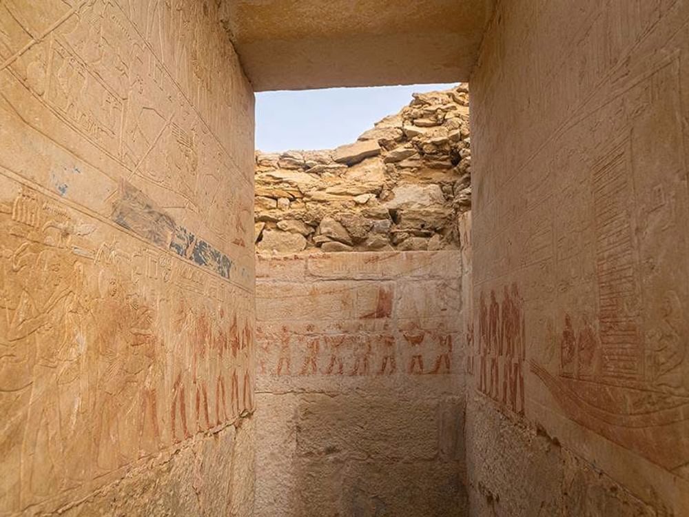 بعثة أثرية مصرية إسبانية تكشف مقبرة من الأسرة الخامسة بسقارة