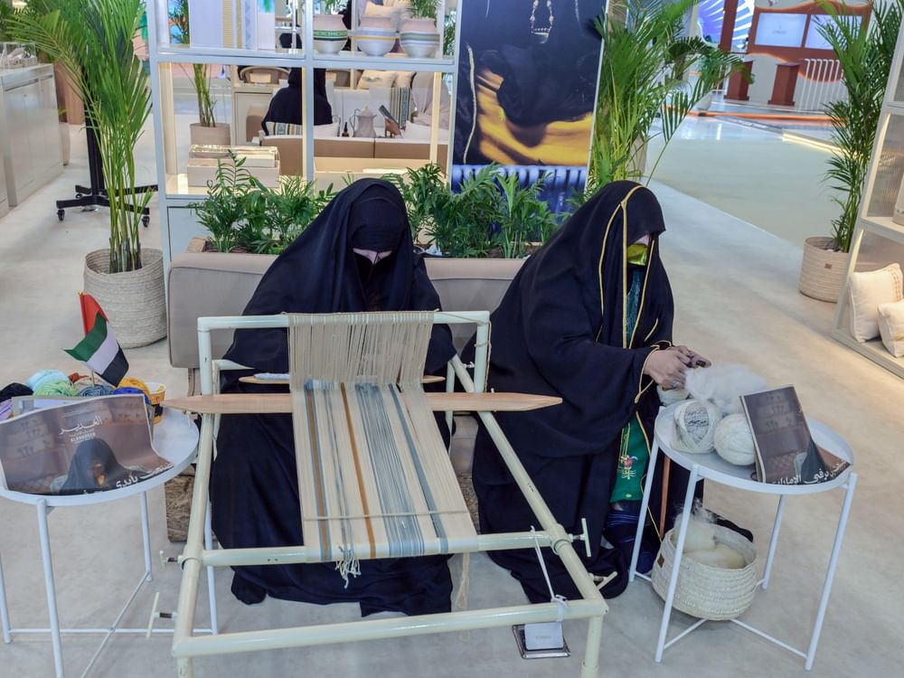 المرأة والتراث مشاركة فاعلة في "معرض أبوظبي للصيد والفروسية"