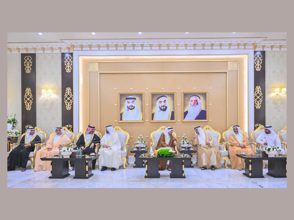 حاكم عجمان ووليّ عهده يواصلان استقبال المهنّئين بعيد الأضحى المبارك