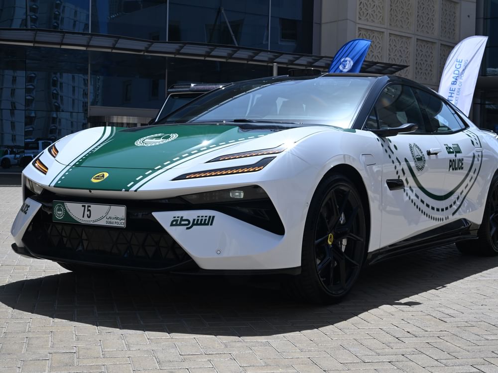 شرطة دبي تضم "لوتس إيميا- إس" إلى أسطول دورياتها