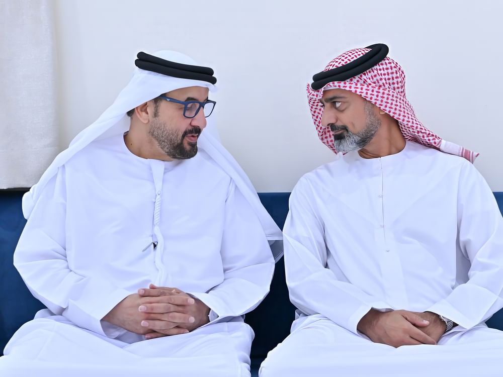 عمار بن حميد يقدم واجب العزاء في وفاة منصور سيف الزعابي