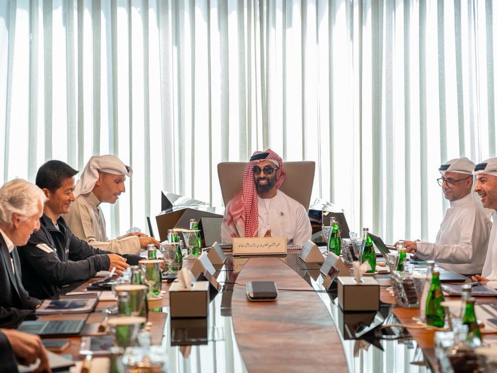 طحنون بن زايد يترأس اجتماع مجلس إدارة شركة "إم جي إكس"