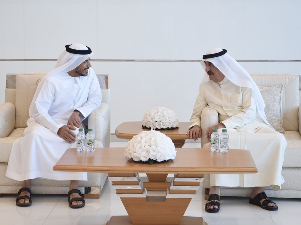 حاكم أم القيوين يتقبل تعازي سلطان بن طحنون وأحمد بن طحنون بوفاة الشيخة حصة بنت حميد بن عبدالرحمن الشامسي