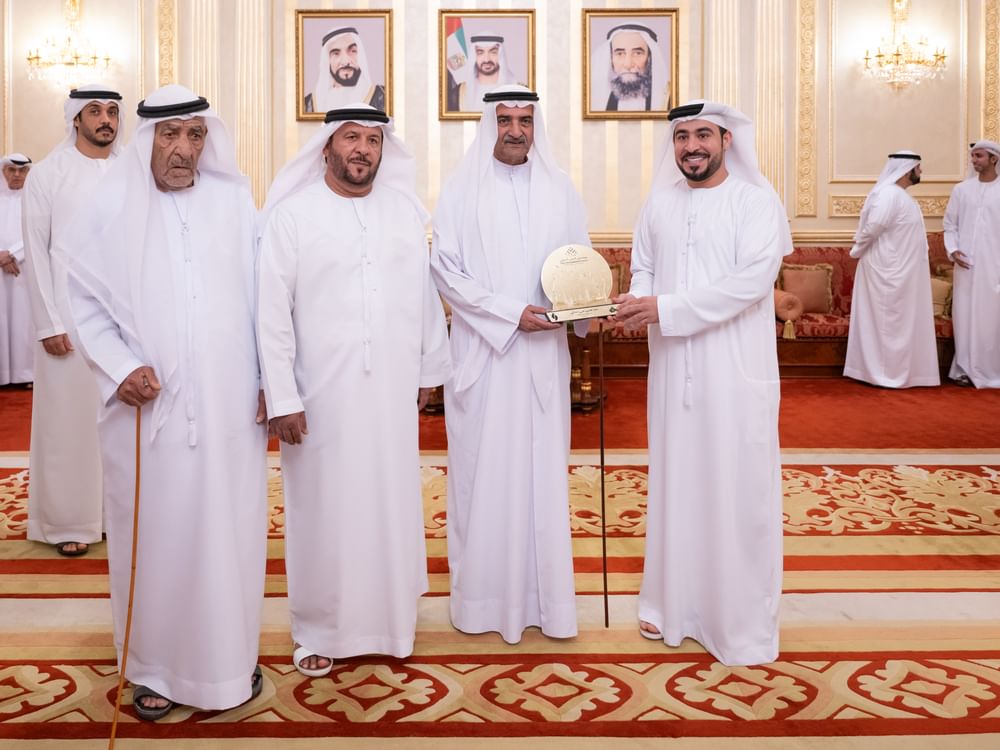 حمد الشرقي يستقبل فريق مسرح دبا  للثقافة والفنون الفائز بجوائز مهرجان ( الدن ) الدولي للمسرح في مسقط