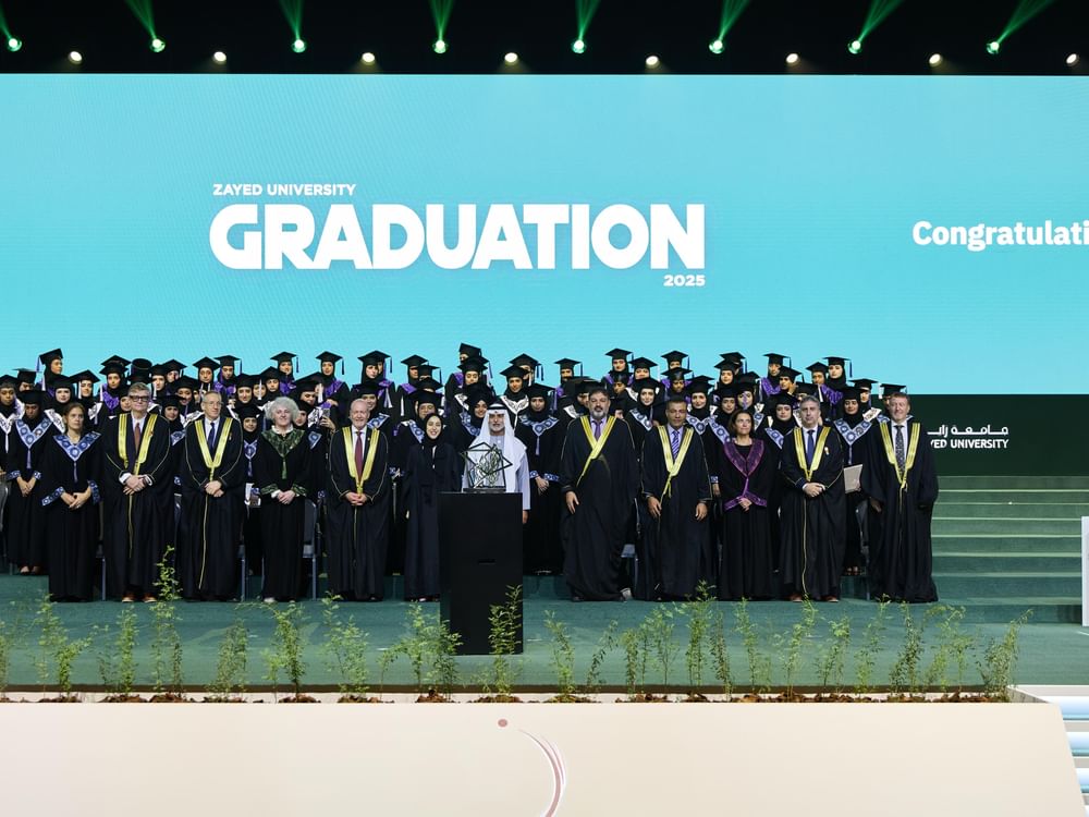 نهيان بن مبارك يشهد حفل تخريج دفعة 2025 بجامعة زايد