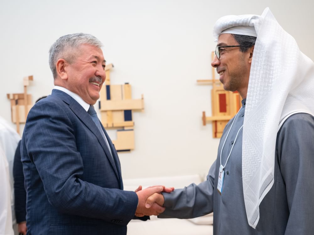 شیخ منصور بن زاید اور کرغیزستان کے وزراء کی کابینہ کے چیئرمین کے درمیان دوطرفہ تعاون پر گفتگو