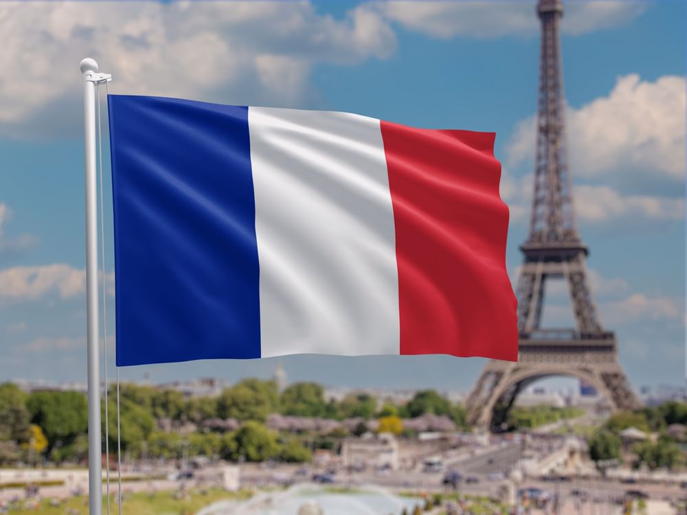 العاصفة "جورتي" تحرم 380 ألف منزل بفرنسا من الكهرباء