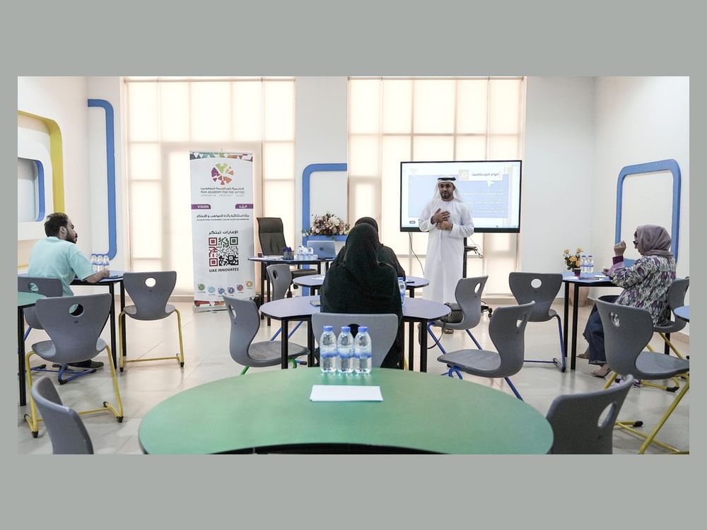 أكاديمية رأس الخيمة للموهوبين تعزز المواهب الإعلامية الشابة بمهارات "البودكاست الرقمي" 