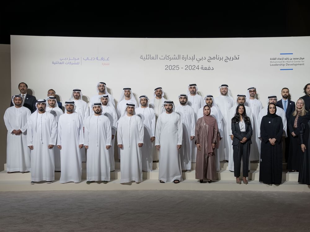 حمدان بن محمد يشهد تخريج الدورة الثانية من برنامج دبي لإدارة الشركات العائلية