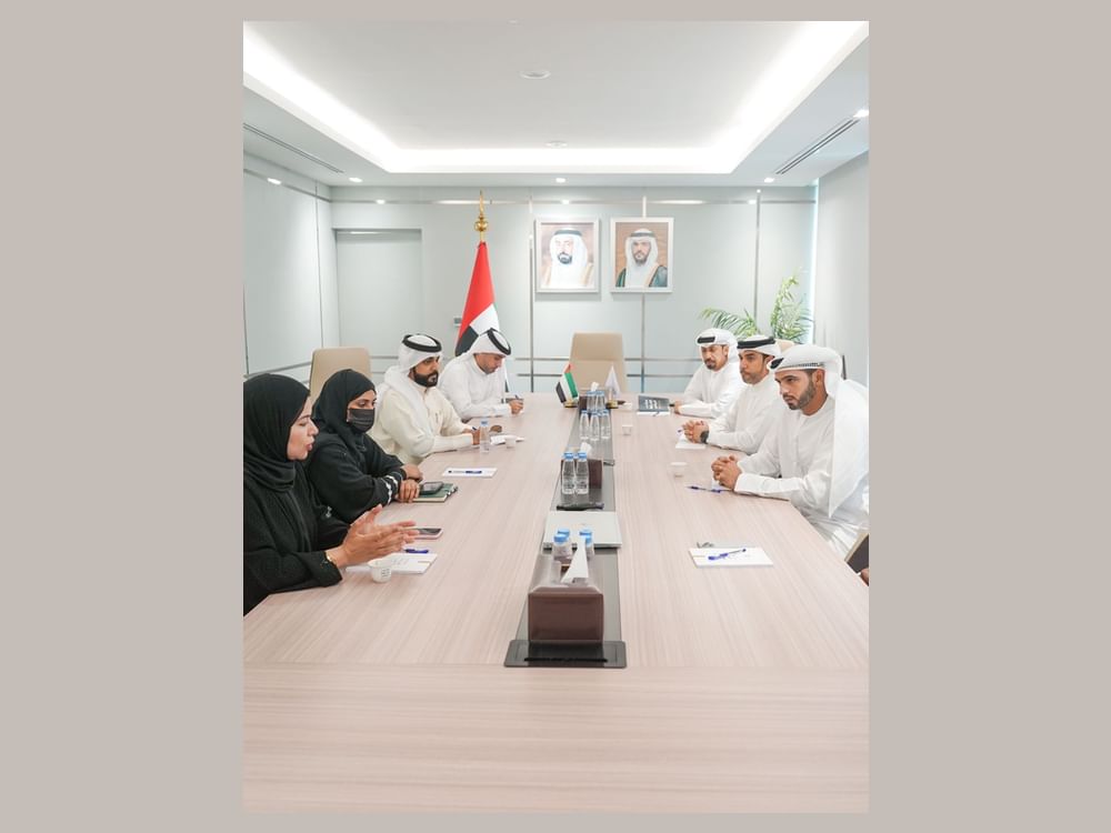 الشارقة الرياضي ومركز حماية الطفل والأسرة يبحثان تعزيز التعاون المشترك
