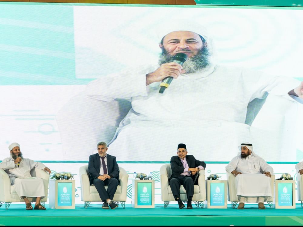 "الشؤون الإسلامية والأوقاف" تشارك في مؤتمر "الزكاة" في صلالة