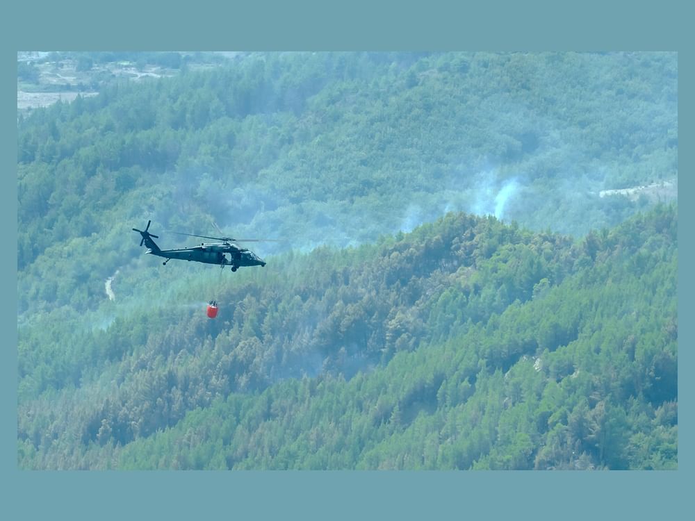 阿联酋救援队在阿尔巴尼亚持续开展灭火行动
