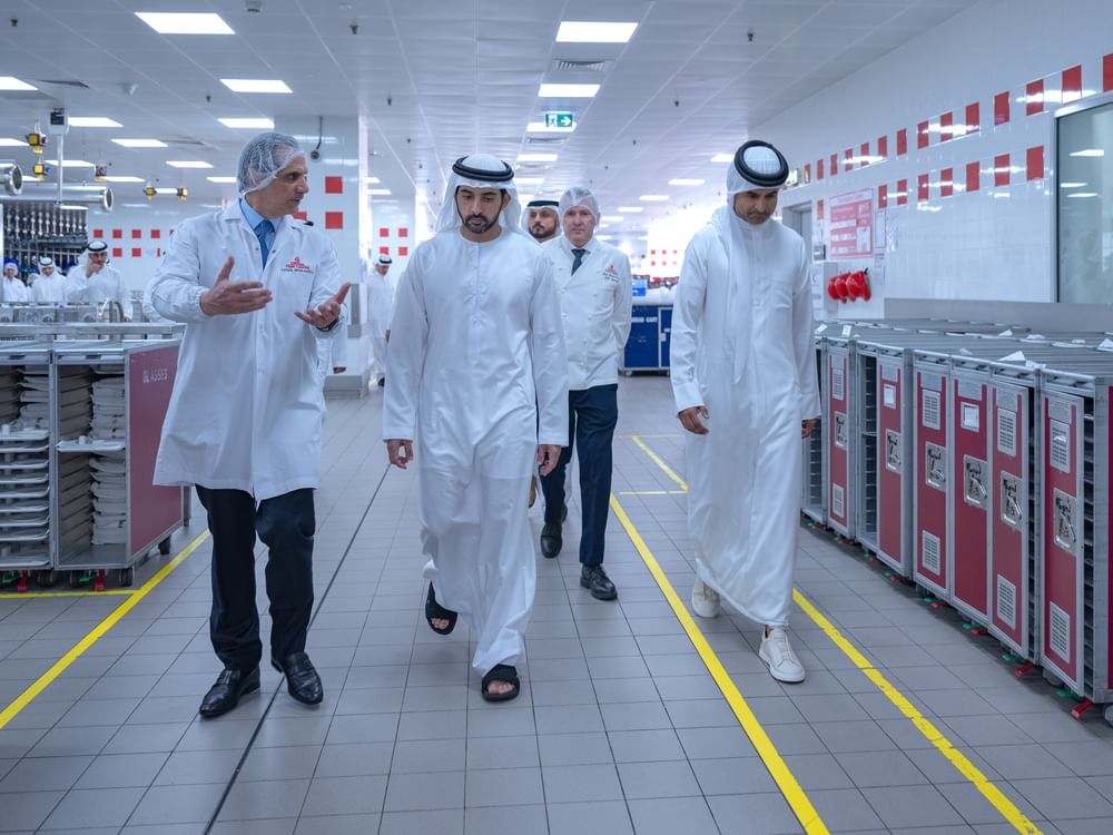 Hamdan bin Mohammed visits Emirates Flight Catering, commends its role in advancing Dubai’s aviation ecosystem