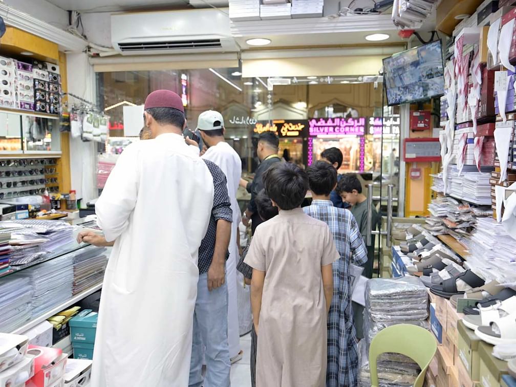 الإمارات / زخم يملأ الأسواق والمراكز التجارية