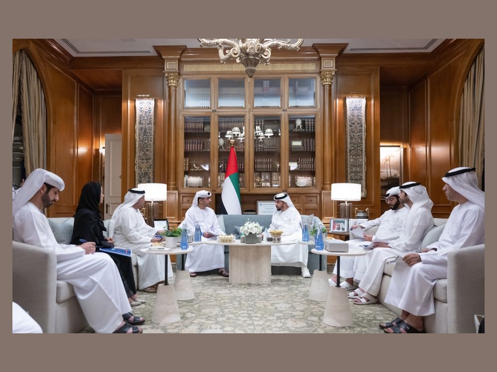 Hamdan bin Zayed receives Abu Dhabi Ports delegation; reviews infrastructure project updates