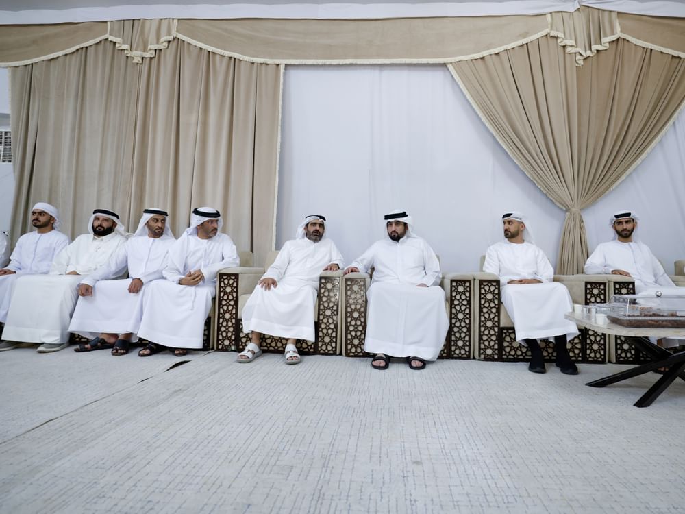 أحمد بن محمد يقدم واجب العزاء في وفاة علي السيد السادة