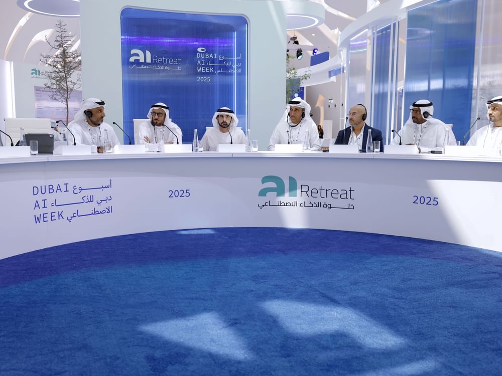 Hamdan bin Mohammed participa da Assembleia de IA de Dubai durante a Dubai AI Week 2025
